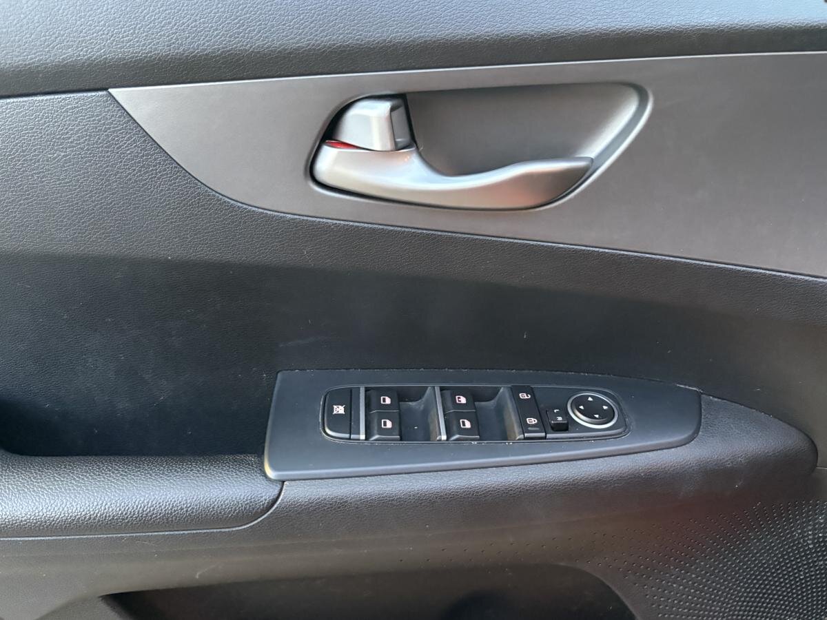 2019 Kia Forte - Image 21