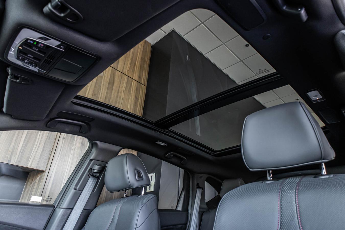 2025 Acura RDX - Image 31