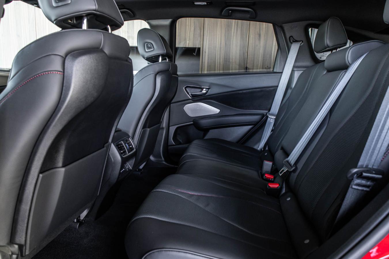 2025 Acura RDX - Image 32