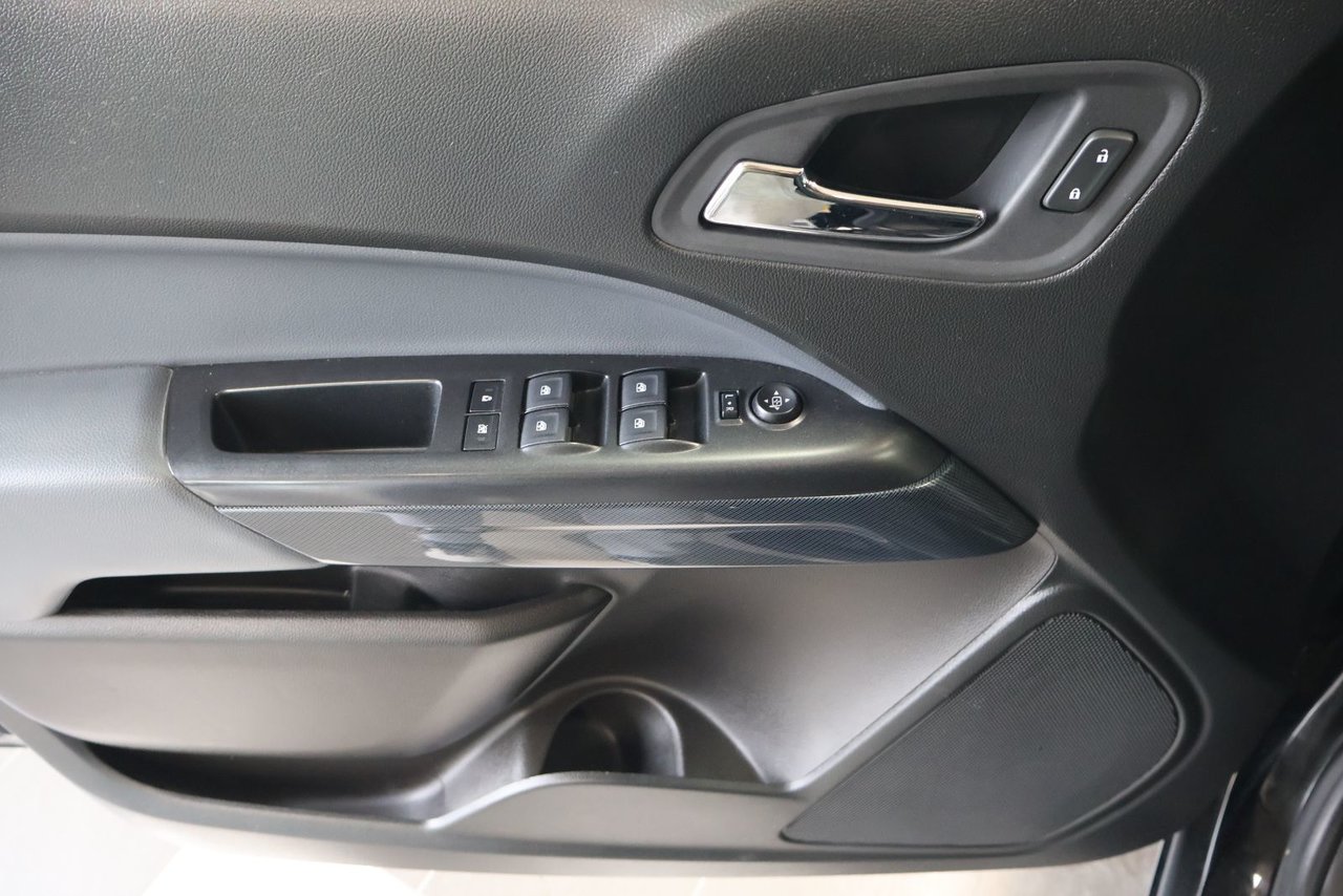 2021 Chevrolet Colorado - Image 15