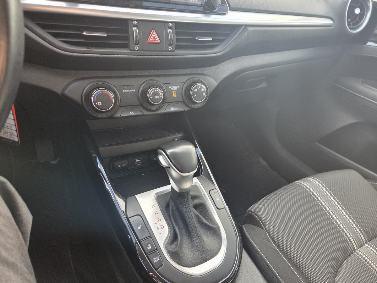 2023 Kia Forte5 - Image 9