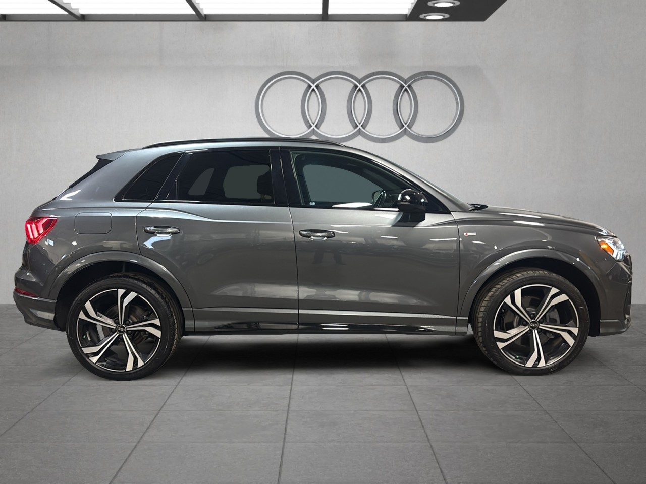 2024 Audi Q3 - Image 4