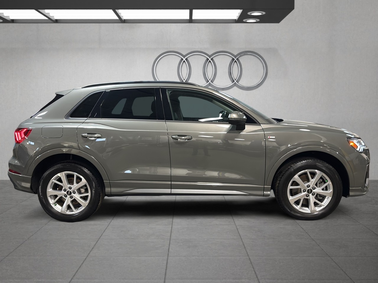 2024 Audi Q3 - Image 4