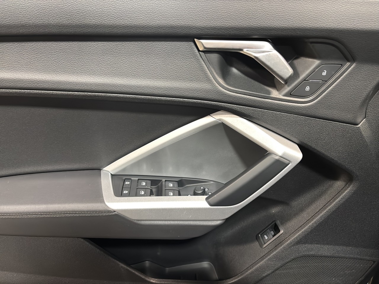 2024 Audi Q3 - Image 9