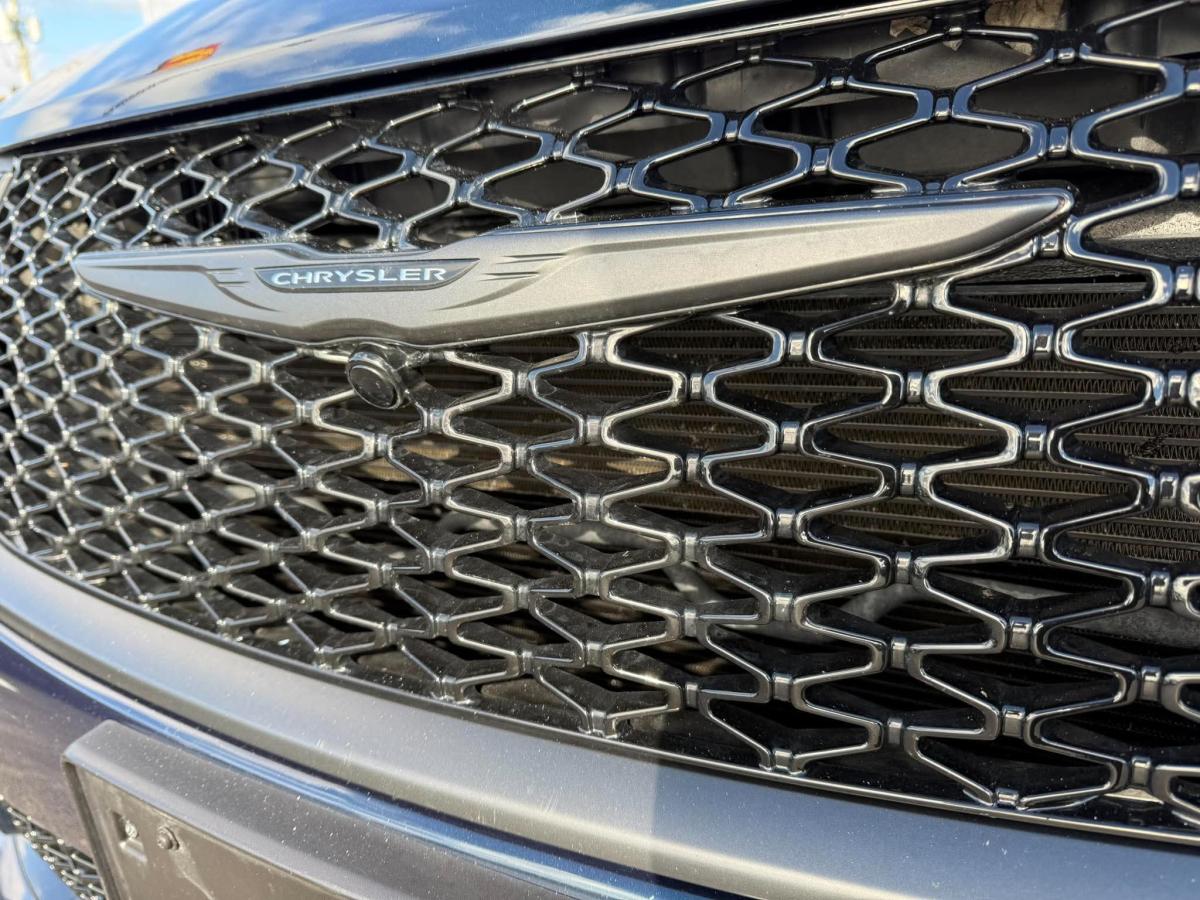 2025 Chrysler Pacifica - Image 10