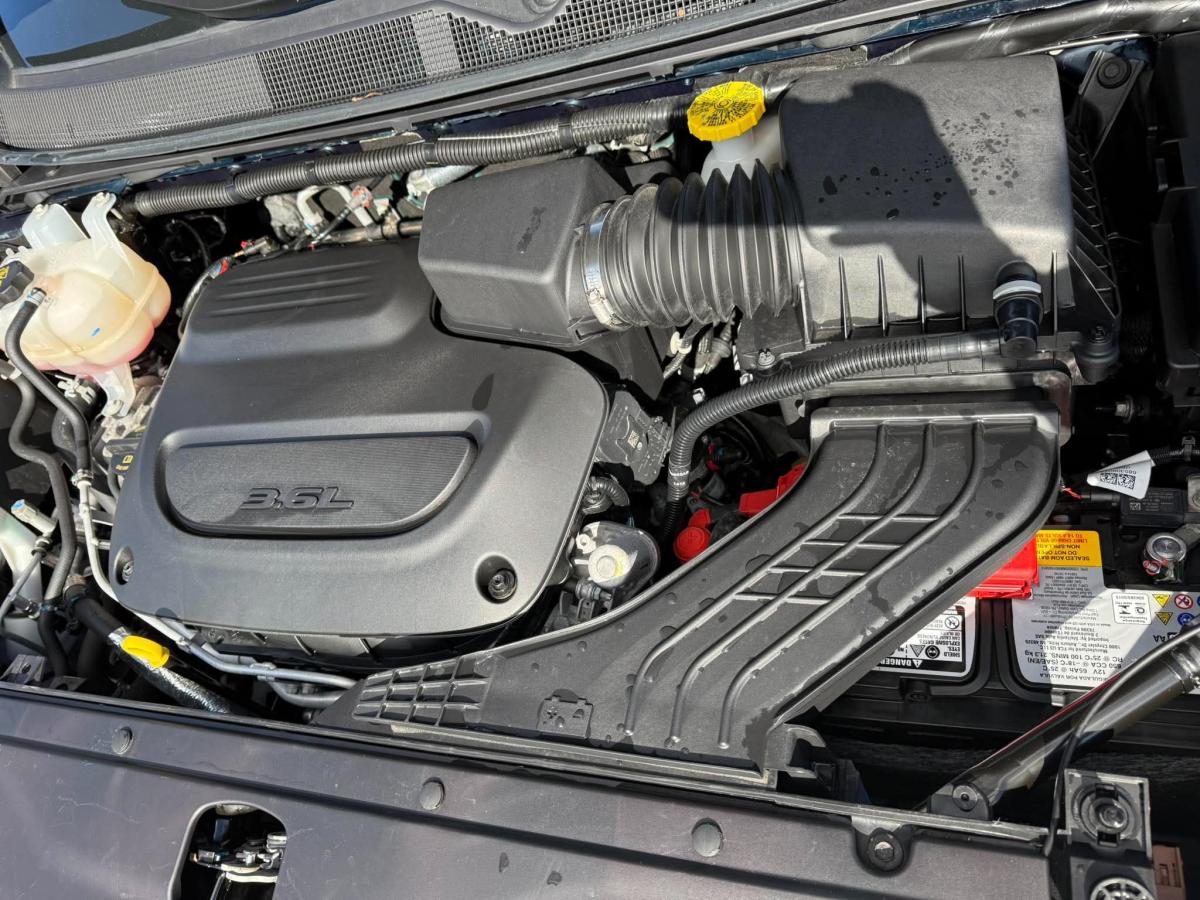 2025 Chrysler Pacifica - Image 11