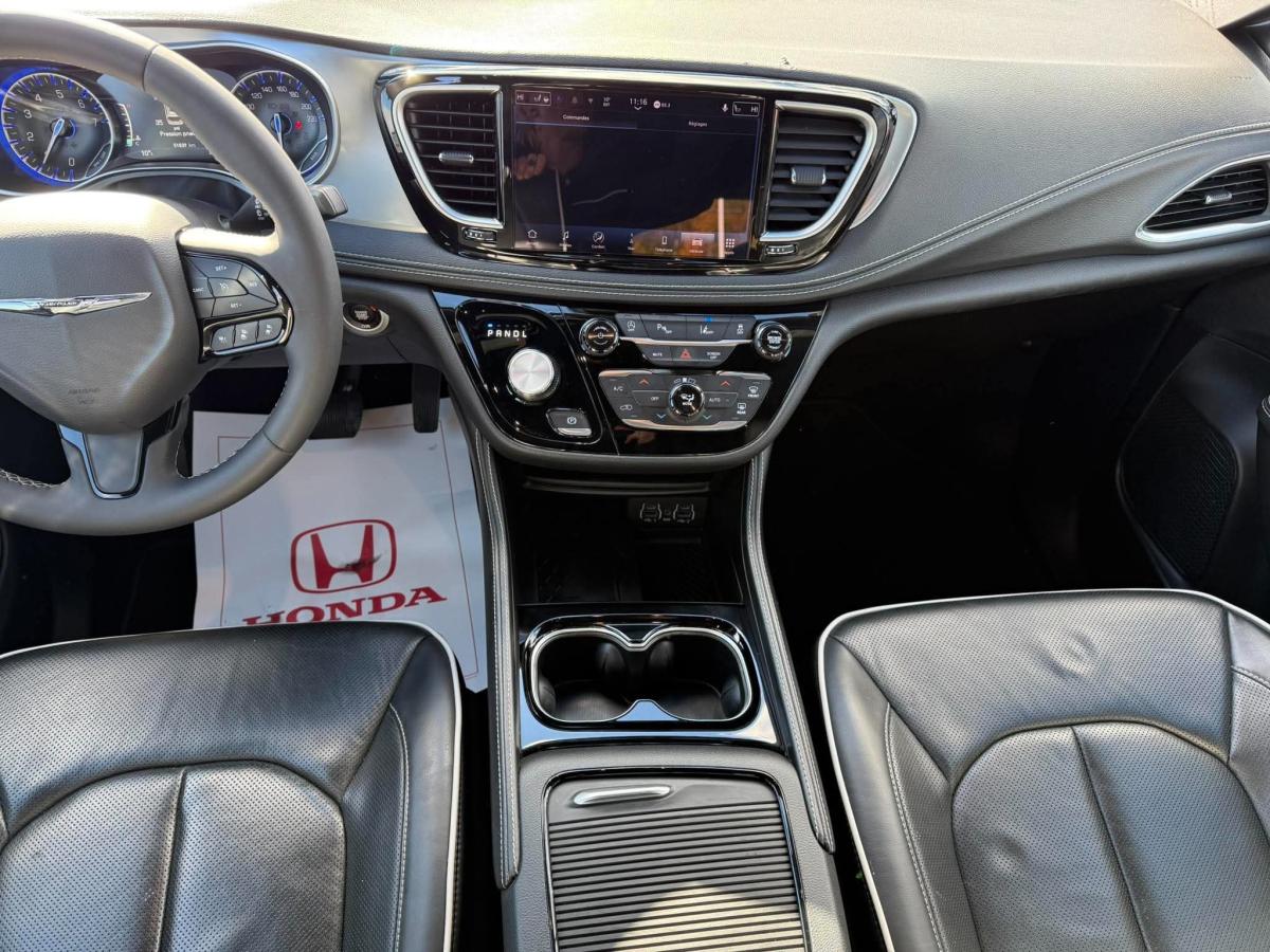 2025 Chrysler Pacifica - Image 13
