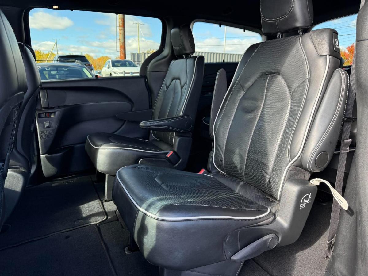 2025 Chrysler Pacifica - Image 15