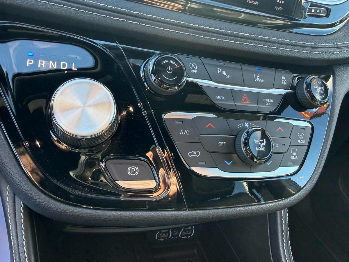 2025 Chrysler Pacifica - Image 19