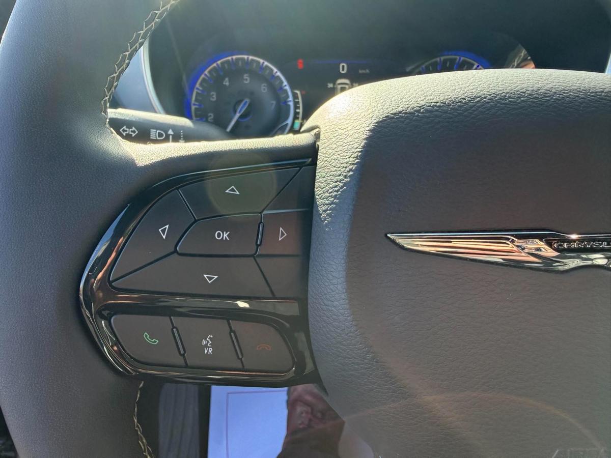 2025 Chrysler Pacifica - Image 21