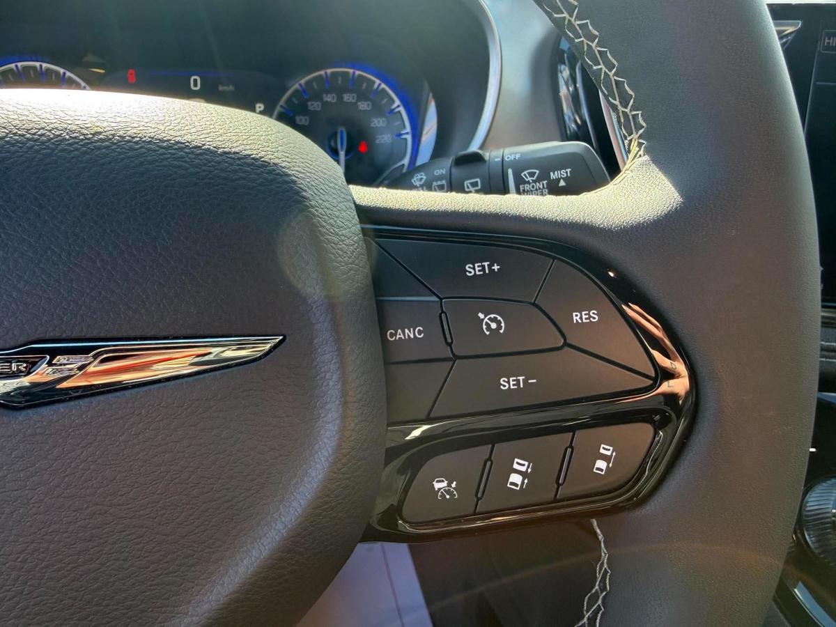 2025 Chrysler Pacifica - Image 23