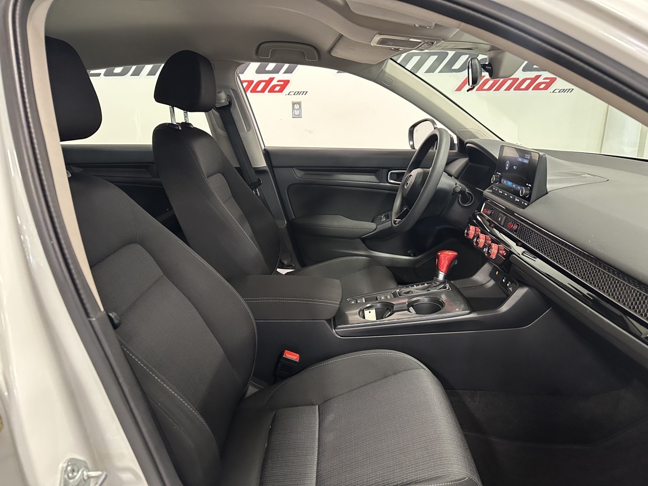 2025 Honda Civic - Image 25