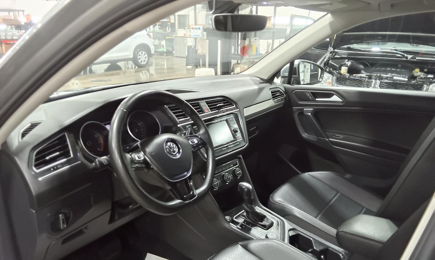 2020 Volkswagen Tiguan - Image 14