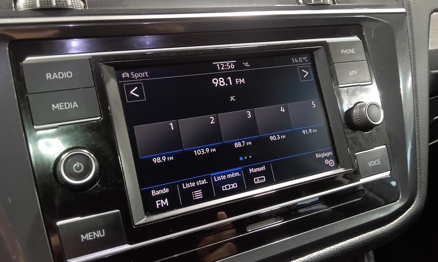 2020 Volkswagen Tiguan - Image 16