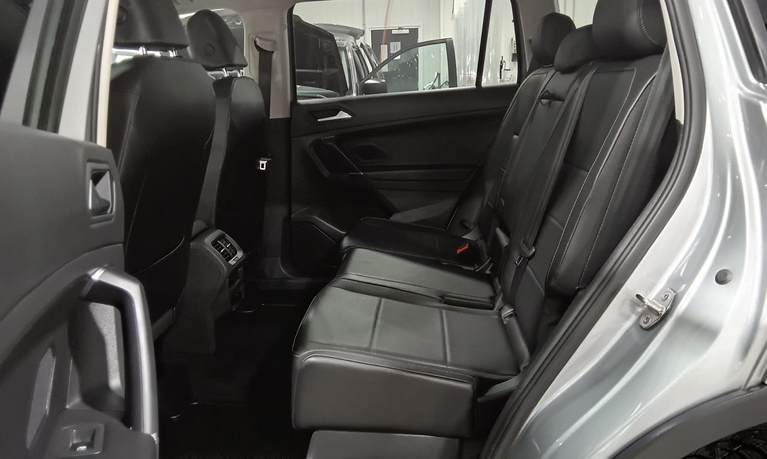 2020 Volkswagen Tiguan - Image 25
