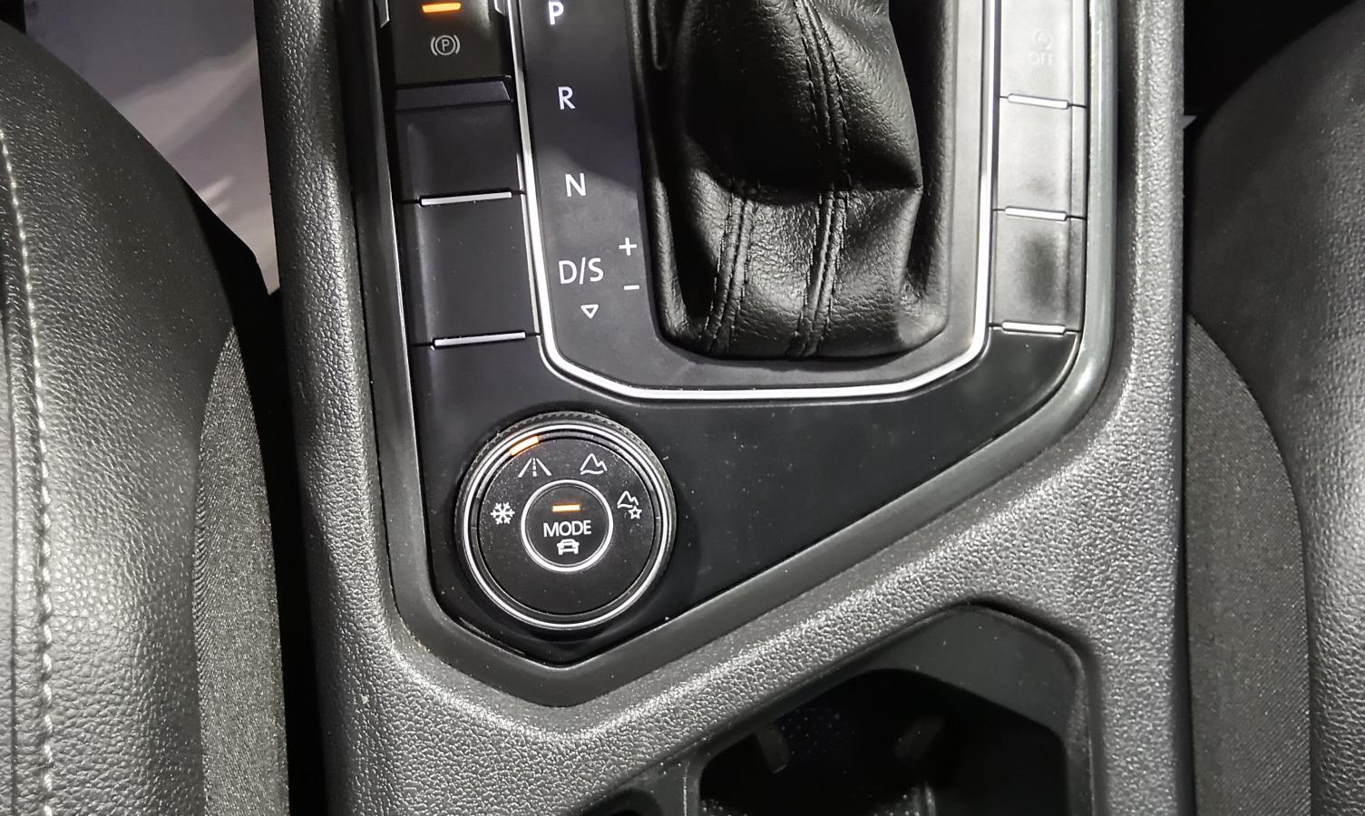 2020 Volkswagen Tiguan - Image 31