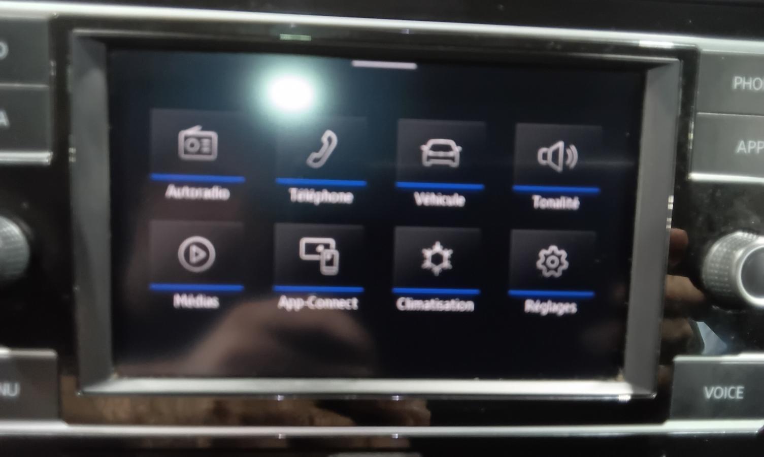 2020 Volkswagen Tiguan - Image 36