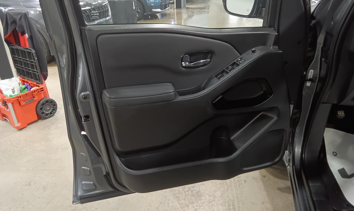 2023 Nissan Frontier - Image 15