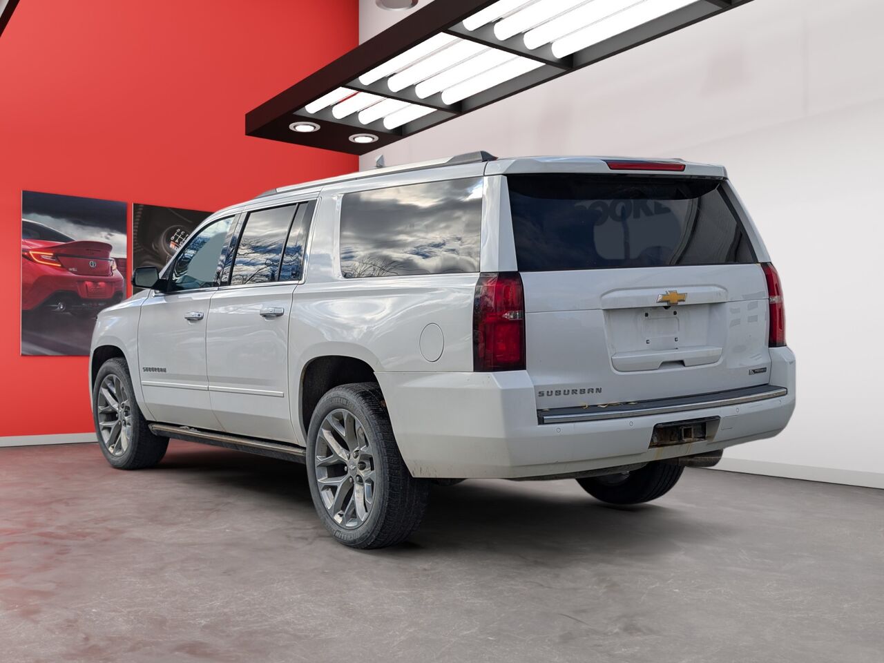 2018 Chevrolet Suburban - Image 5