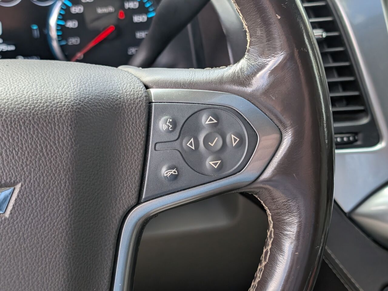 2018 Chevrolet Suburban - Image 14