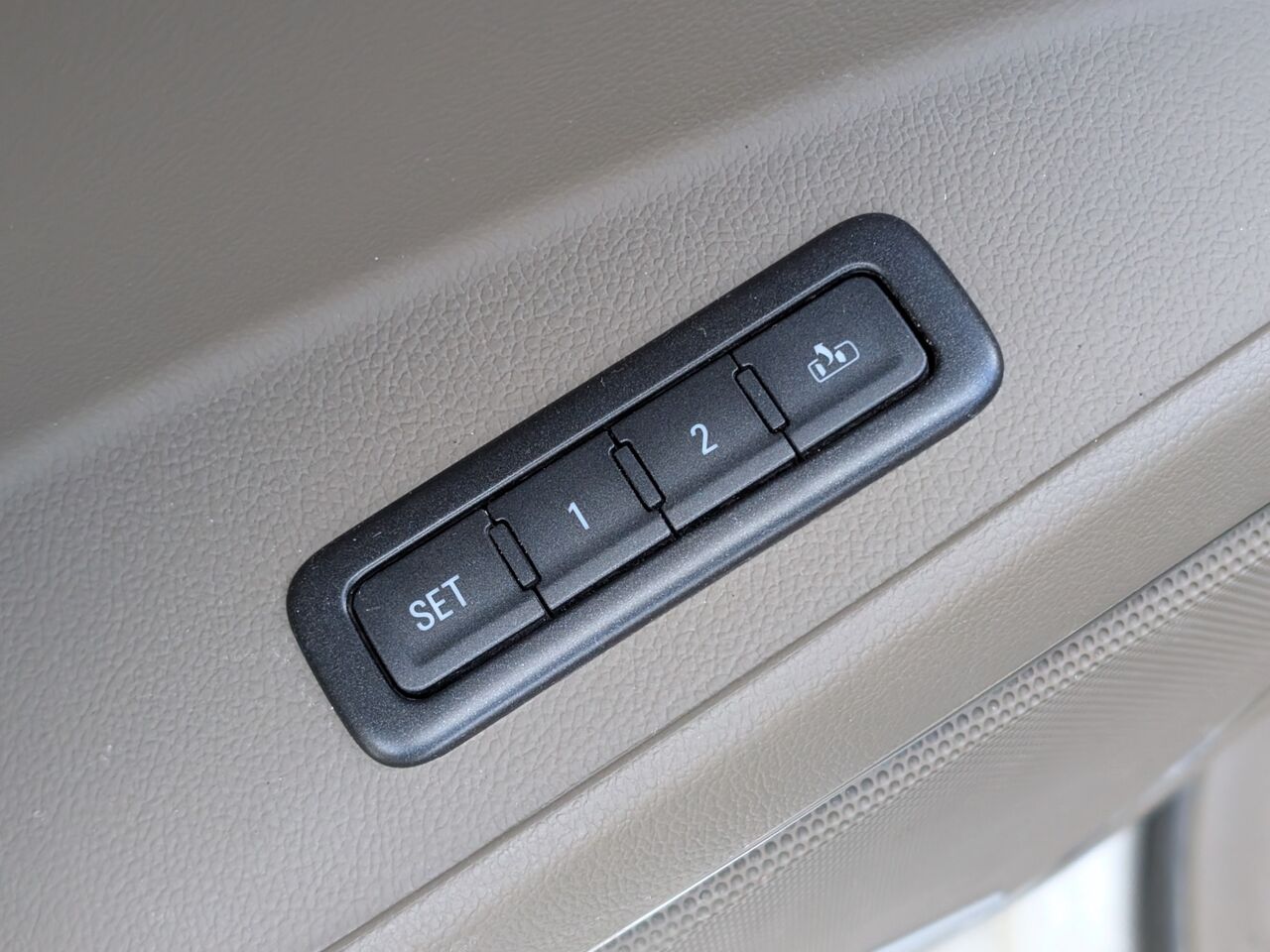 2018 Chevrolet Suburban - Image 17