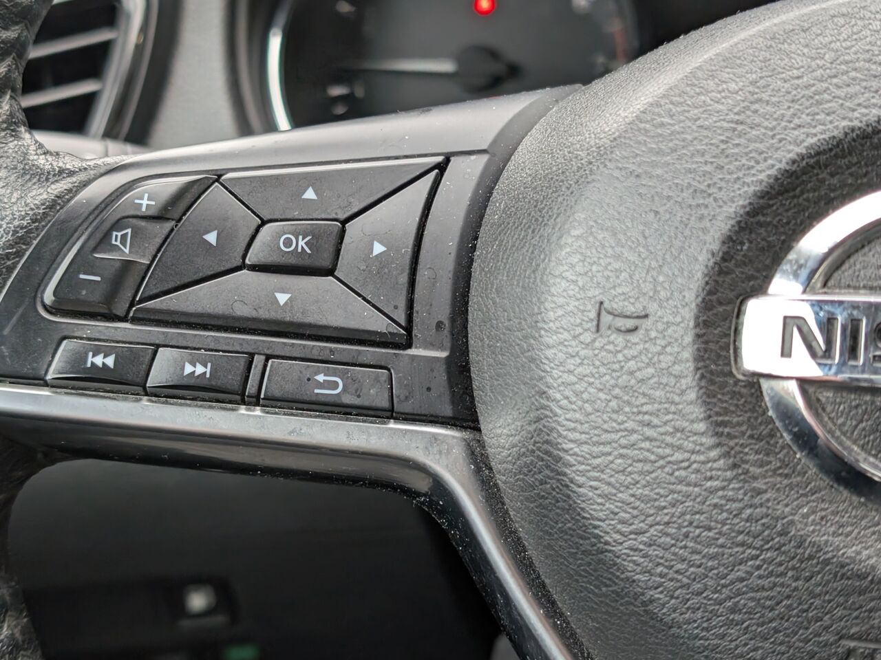 2020 Nissan Rogue - Image 16