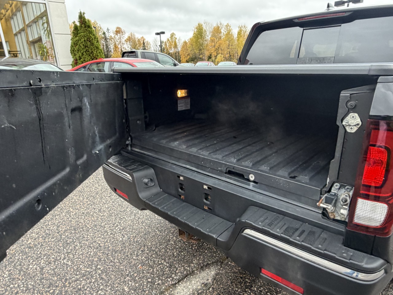 2019 Honda Ridgeline - Image 12