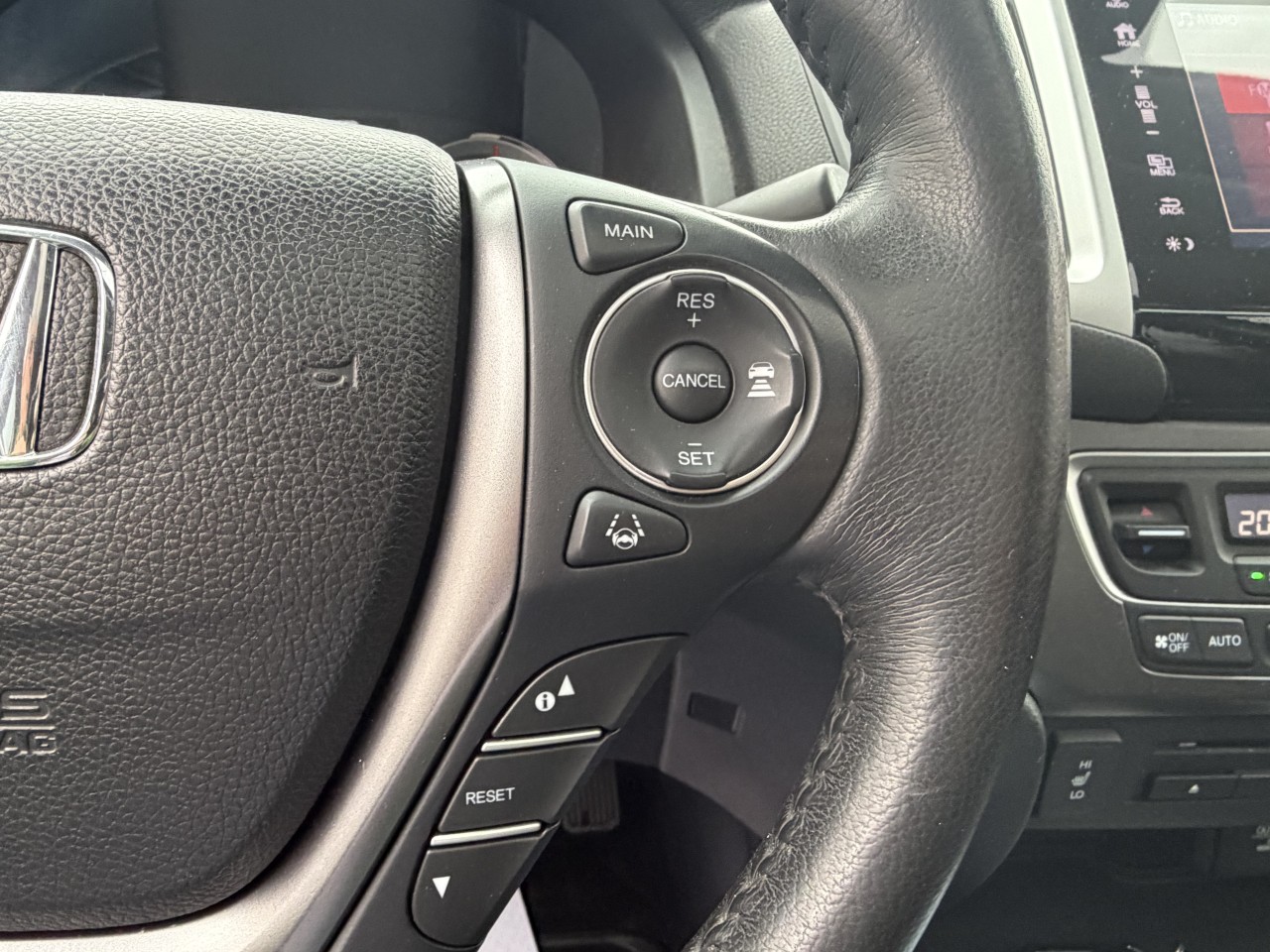 2019 Honda Ridgeline - Image 18