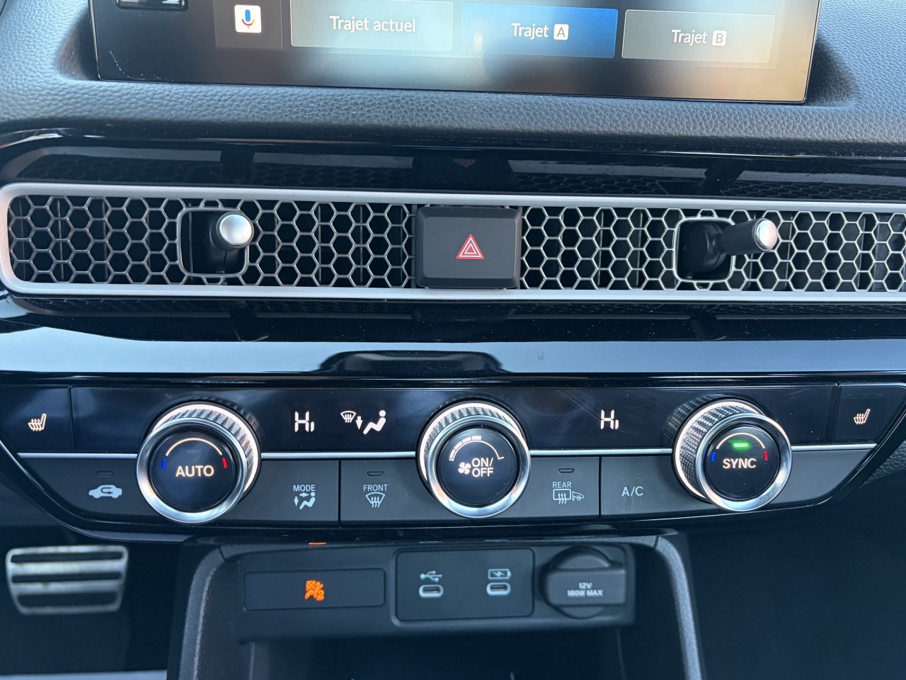 2025 Honda Civic - Image 25