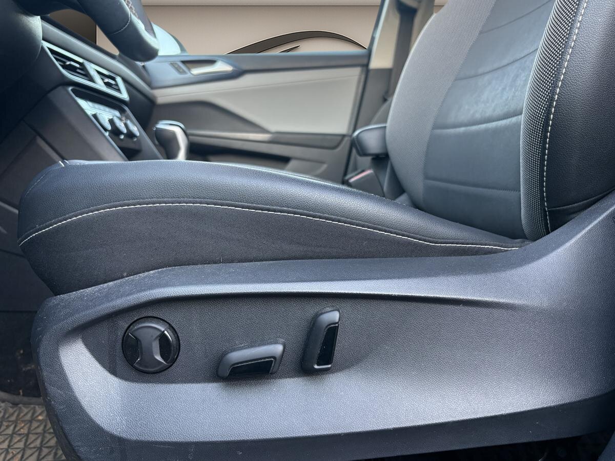 2023 Volkswagen Taos - Image 20