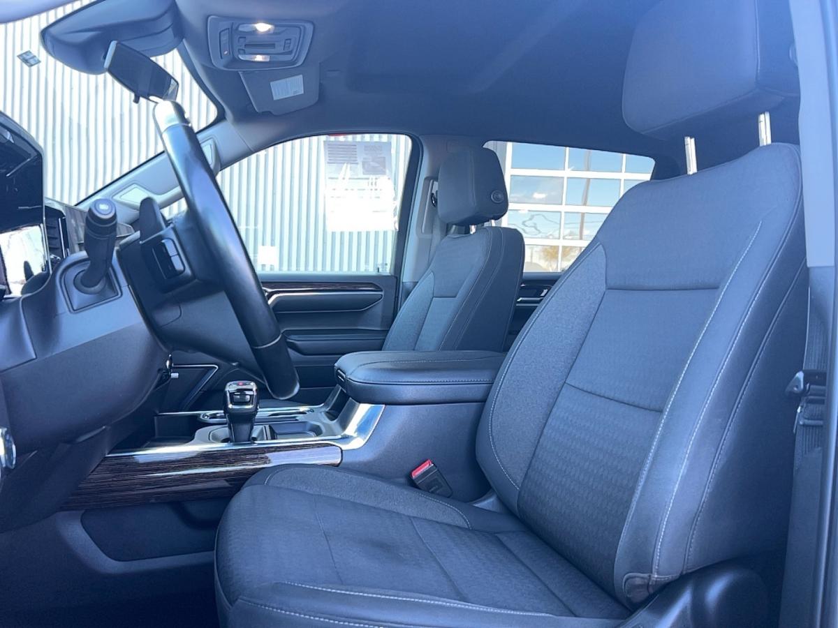 2023 GMC Sierra 1500 - Image 12