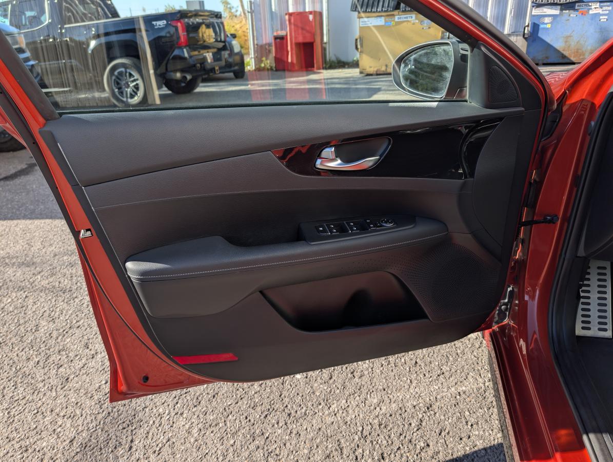 2023 Kia Forte - Image 10