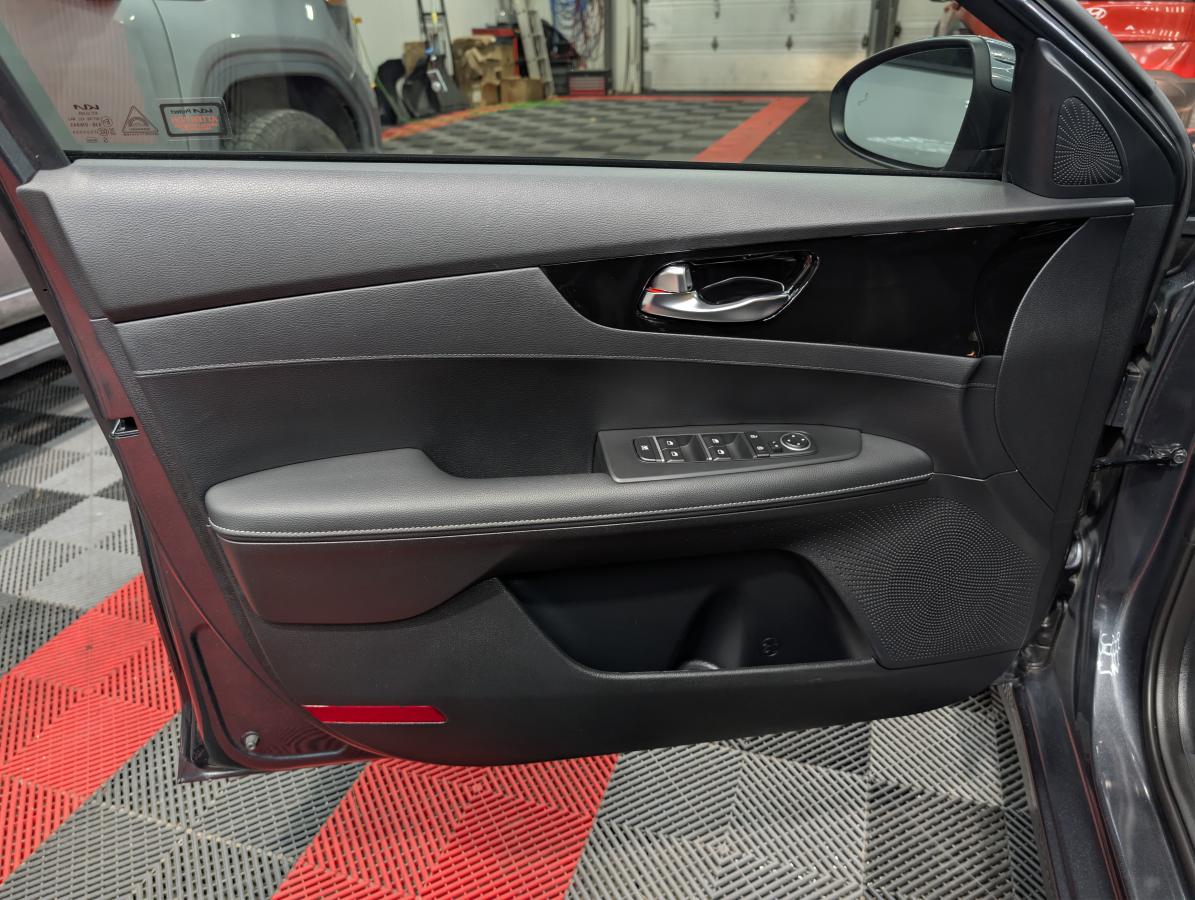 2024 Kia Forte - Image 17