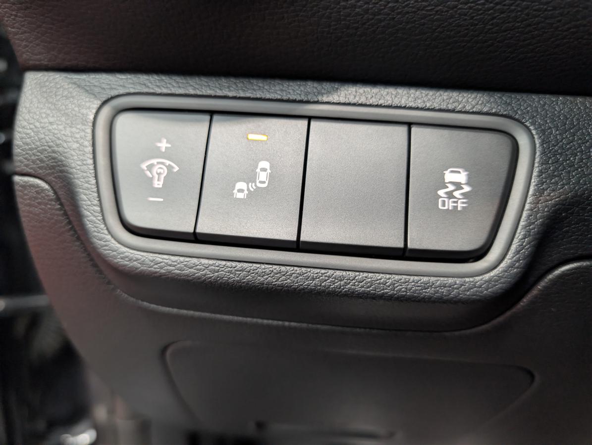 2024 Kia Forte - Image 24