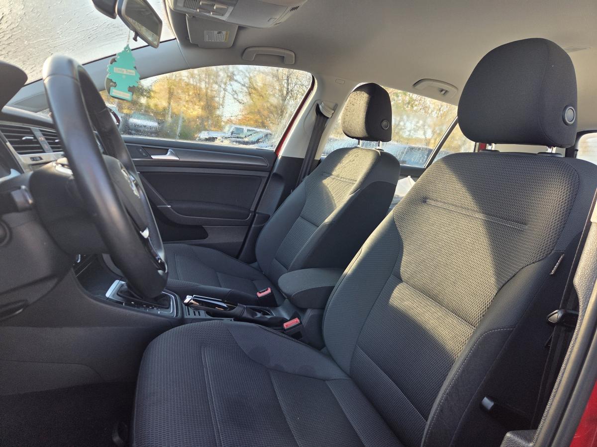 2019 Volkswagen Golf - Image 11