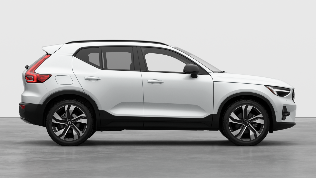2026 Volvo XC40 - Image 7