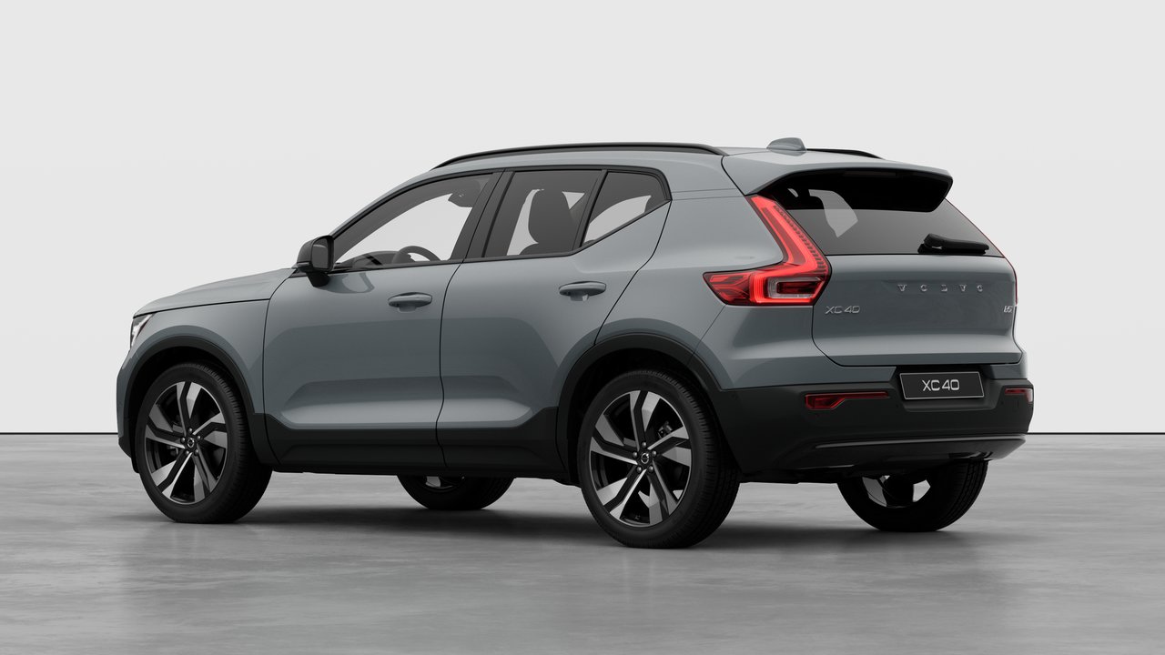 2026 Volvo XC40 - Image 2