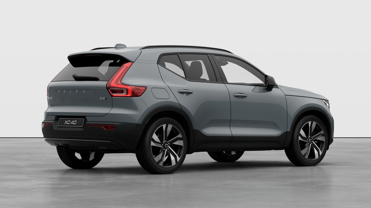 2026 Volvo XC40 - Image 4