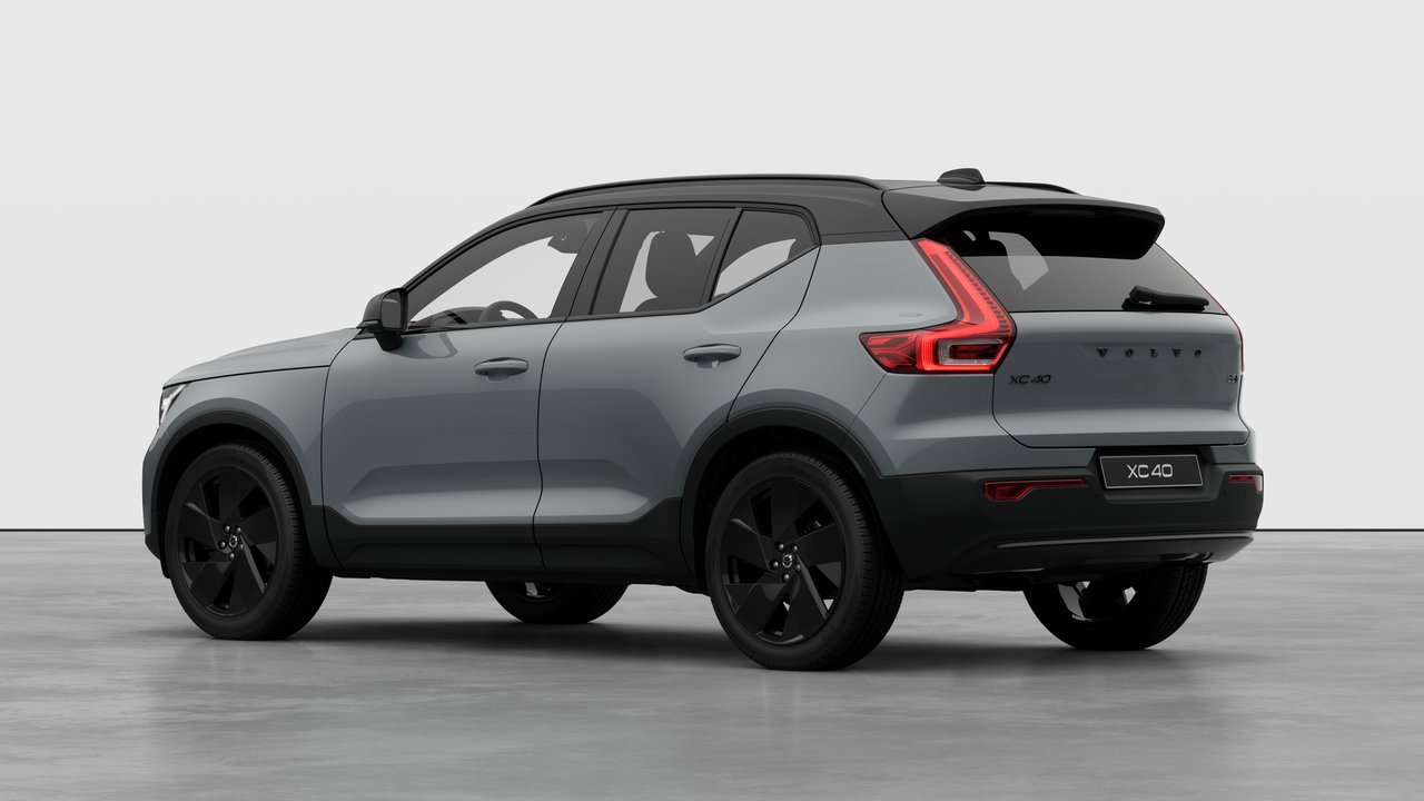 2026 Volvo XC40 - Image 2