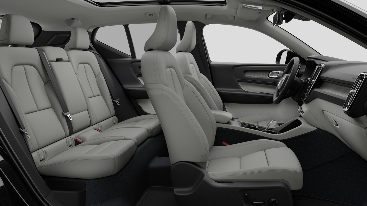 2026 Volvo XC40 - Image 13