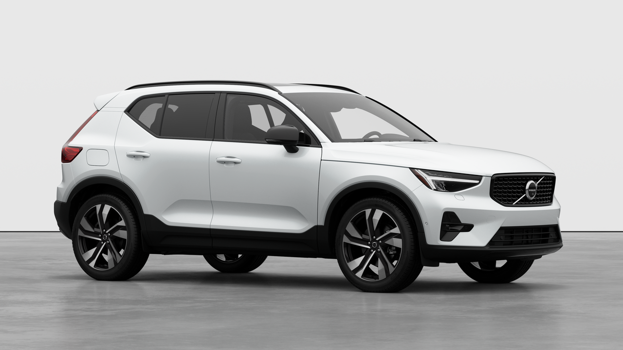 2026 Volvo XC40 - Image 3