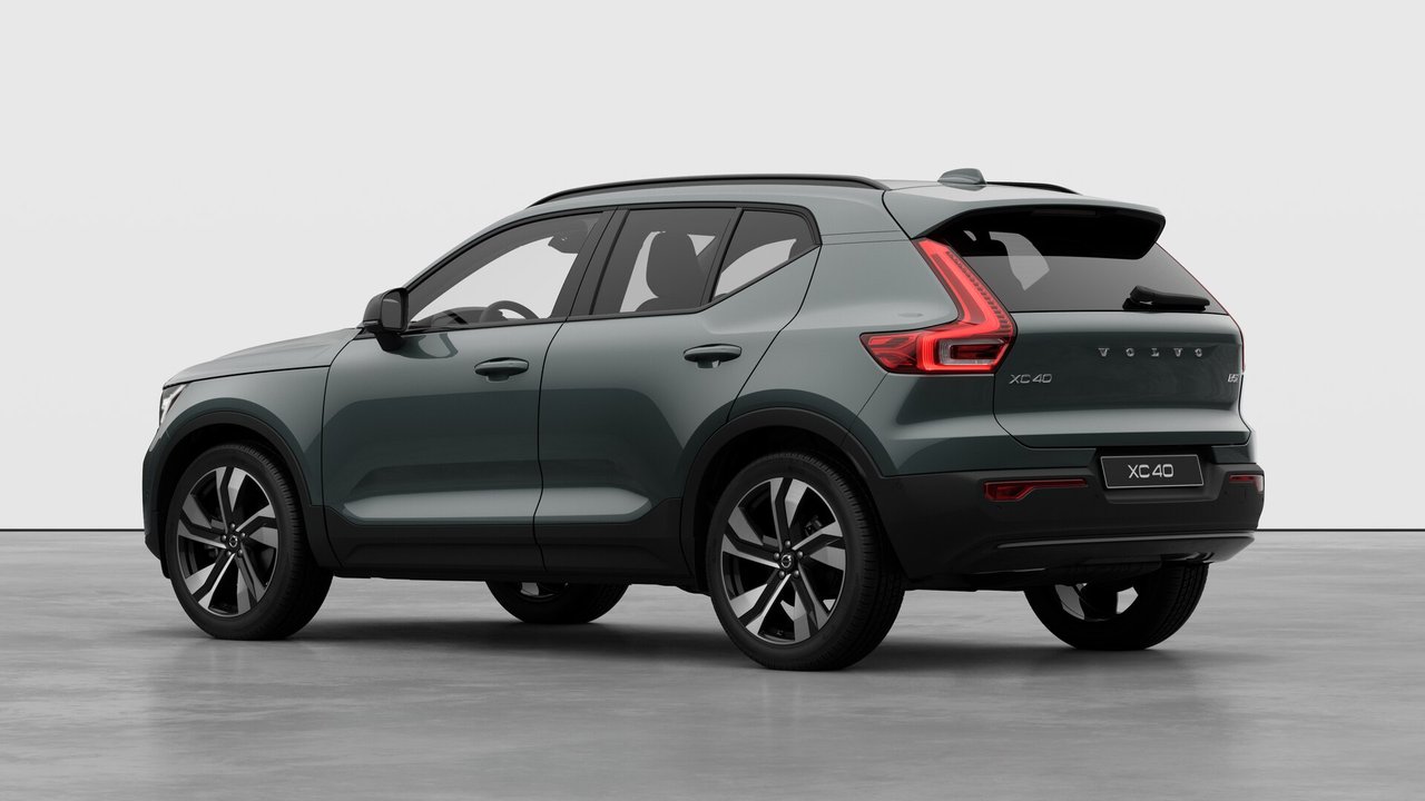 2026 Volvo XC40 - Image 2