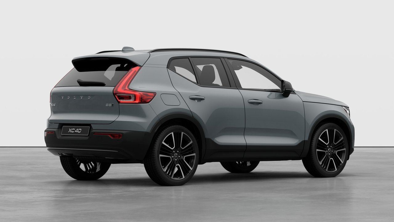2026 Volvo XC40 - Image 4