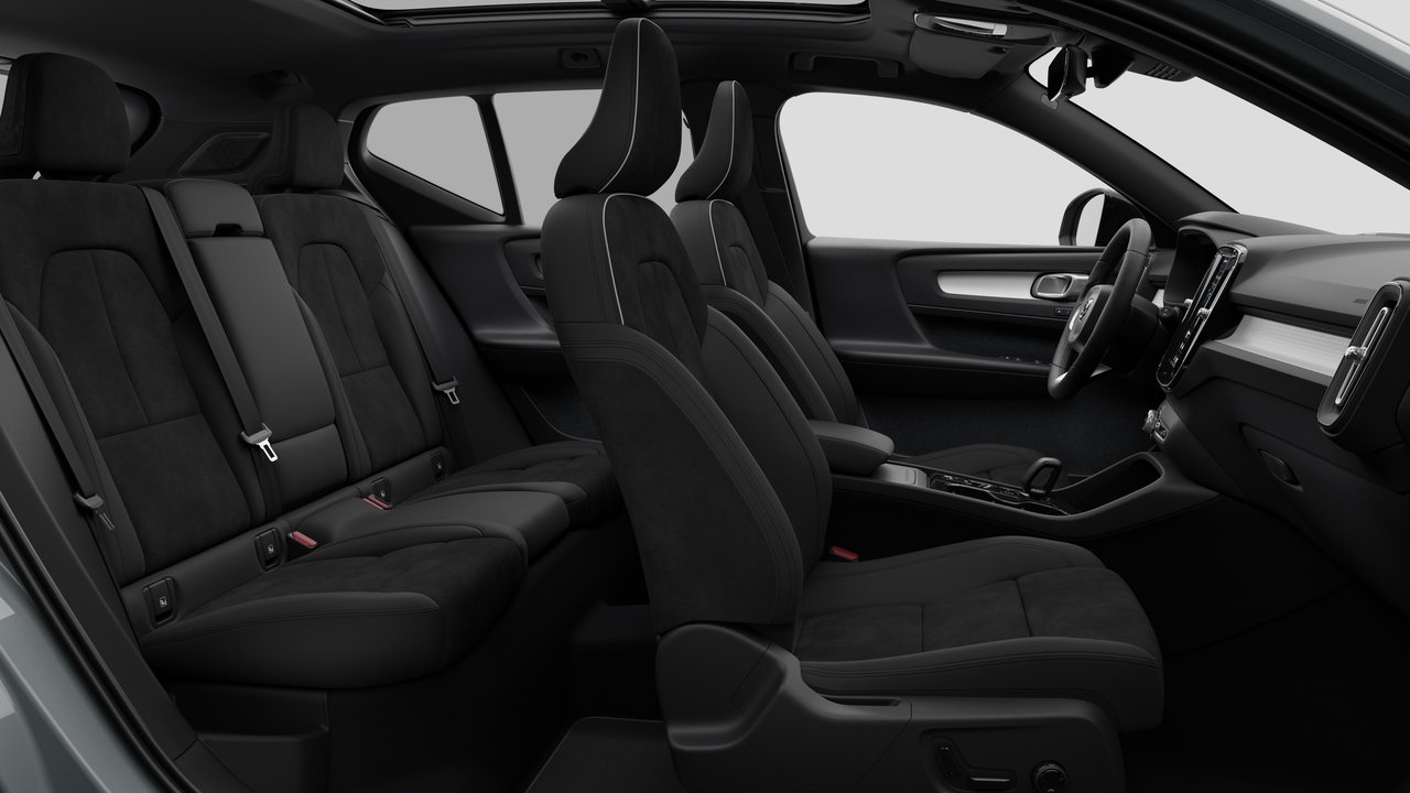 2026 Volvo XC40 - Image 13