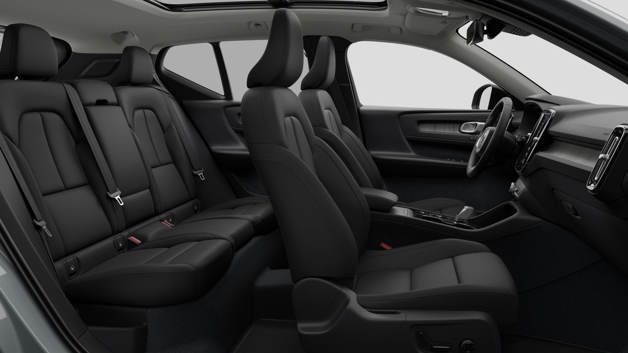 2026 Volvo XC40 - Image 13