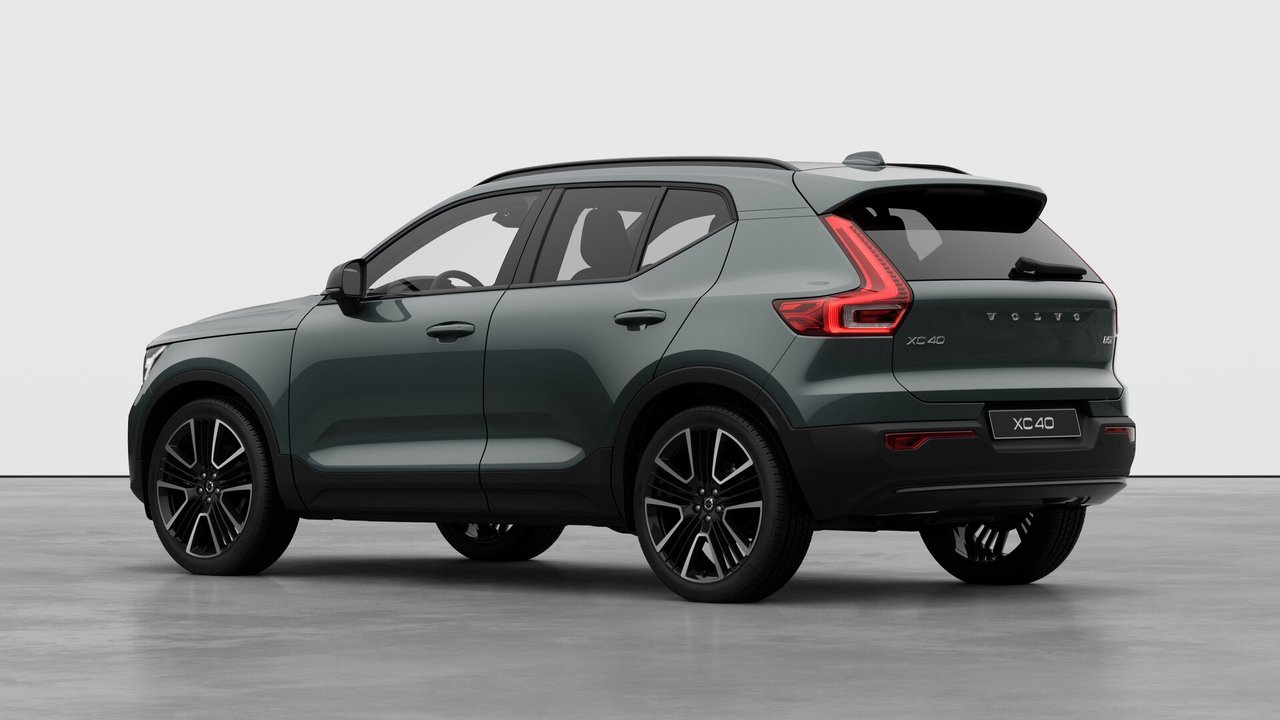 2026 Volvo XC40 - Image 2