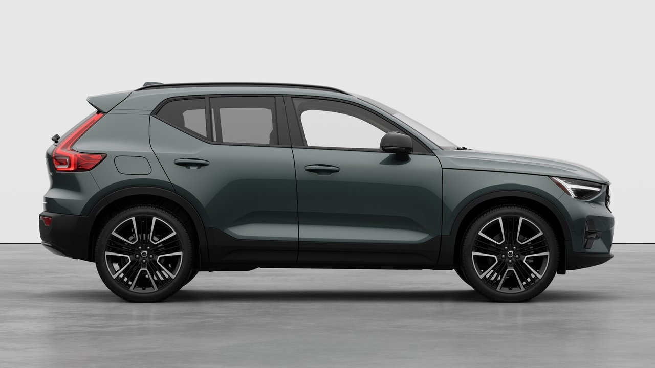 2026 Volvo XC40 - Image 7