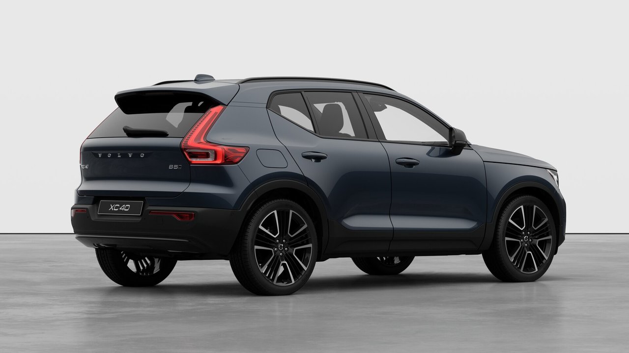 2026 Volvo XC40 - Image 4