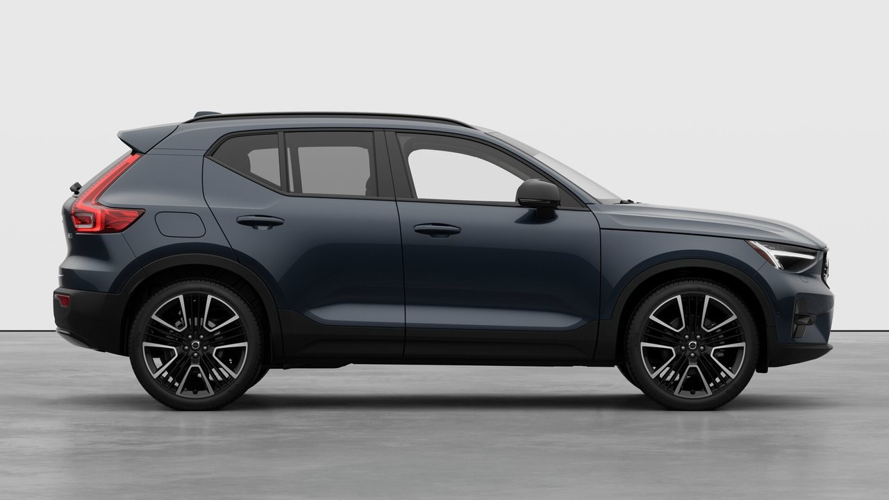 2026 Volvo XC40 - Image 7
