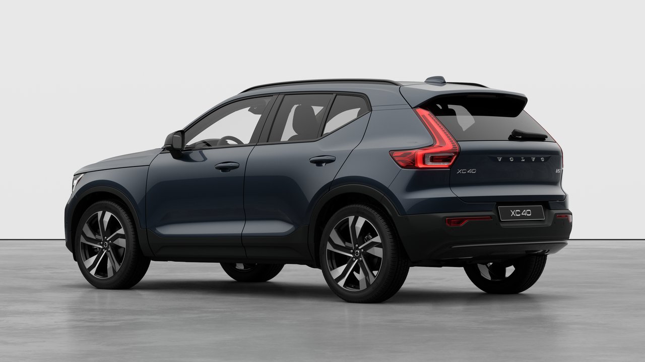 2026 Volvo XC40 - Image 2